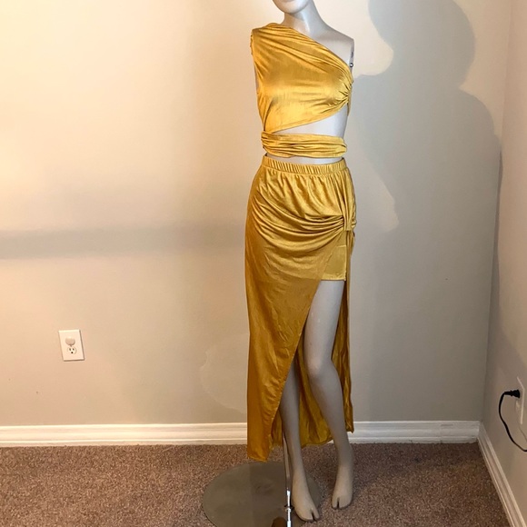 Gold Wrap One Shoulder Two Piece NWOT - Picture 1 of 3